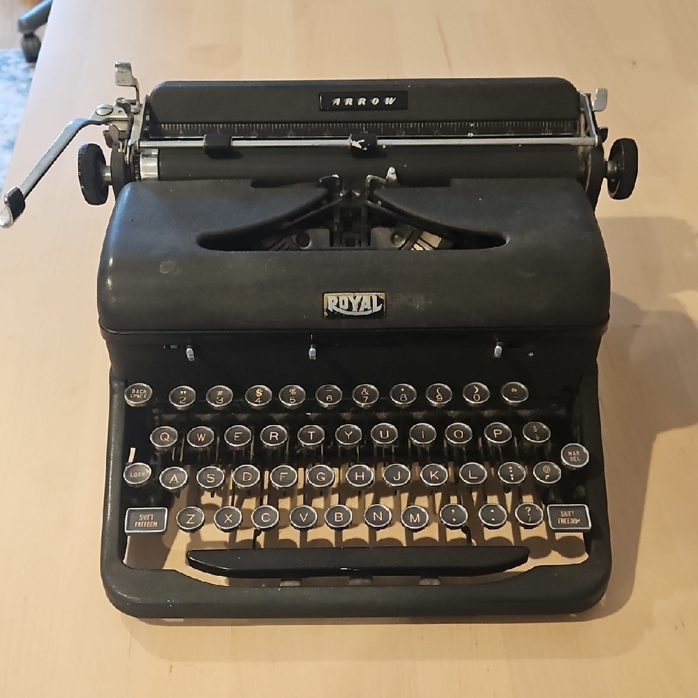 Royal Arrow Black Typewriter